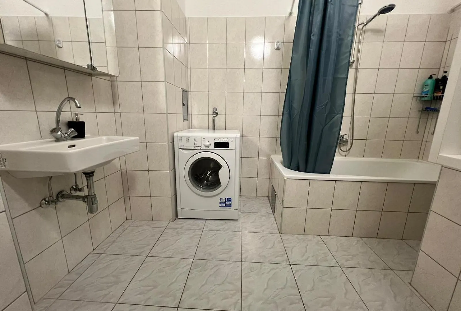 Affordable 3Br Apt. Near Meidling Station Διαμέρισμα Βιέννη
